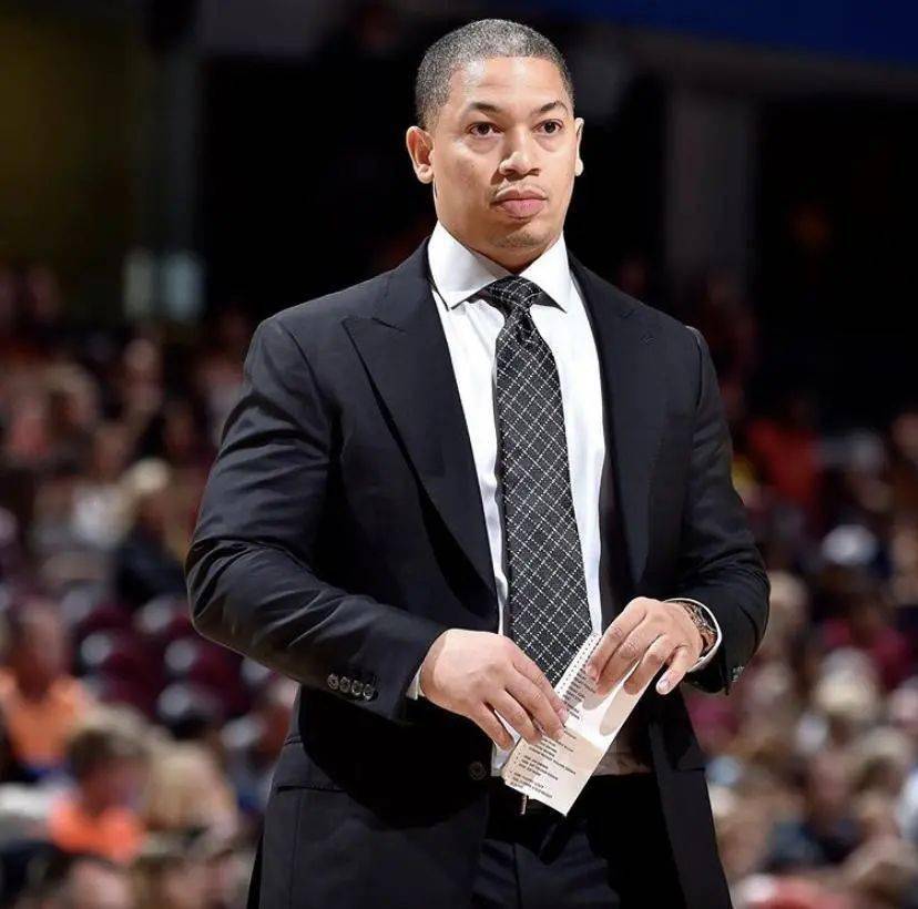 窗口期荷甲传出新动向，底特律活塞官宣签约，管理层表态——更衣室稳定，资深球员宣示担当(荷甲最新比分及积分榜)-爱游戏在线登录