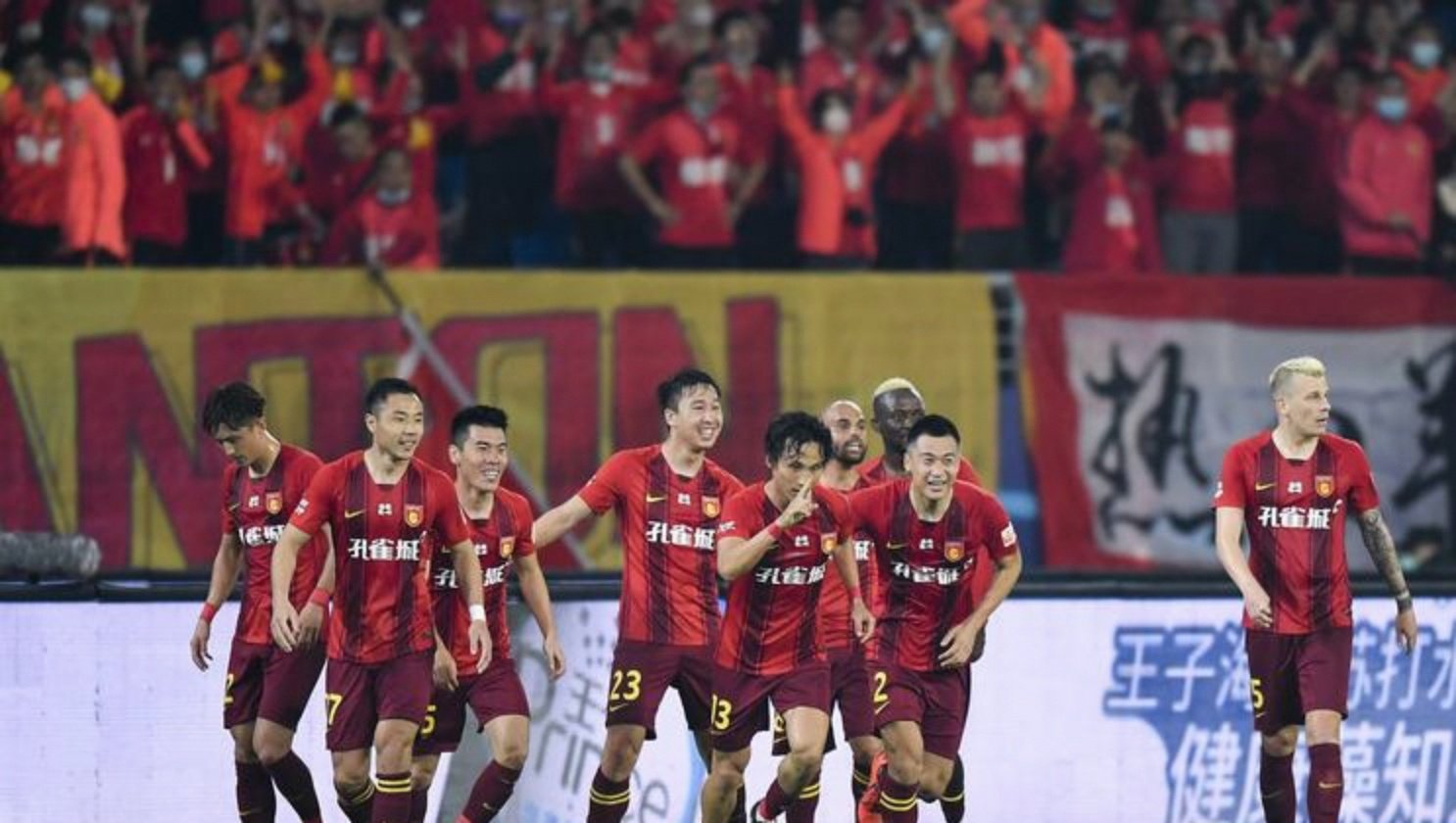 离谱！新疆广汇调整名单备战亚冠今夜上海申花备战足总杯，北京国安豪取连胜备战欧联的简单介绍-爱游戏登录